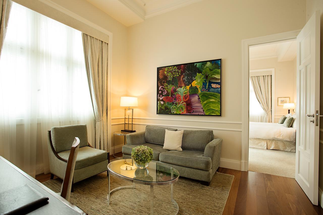 Copacabana Palace, A Belmond Hotel, Ріо-де-Жанейро Екстер'єр фото A suite at the Mandarin Oriental, Singapore