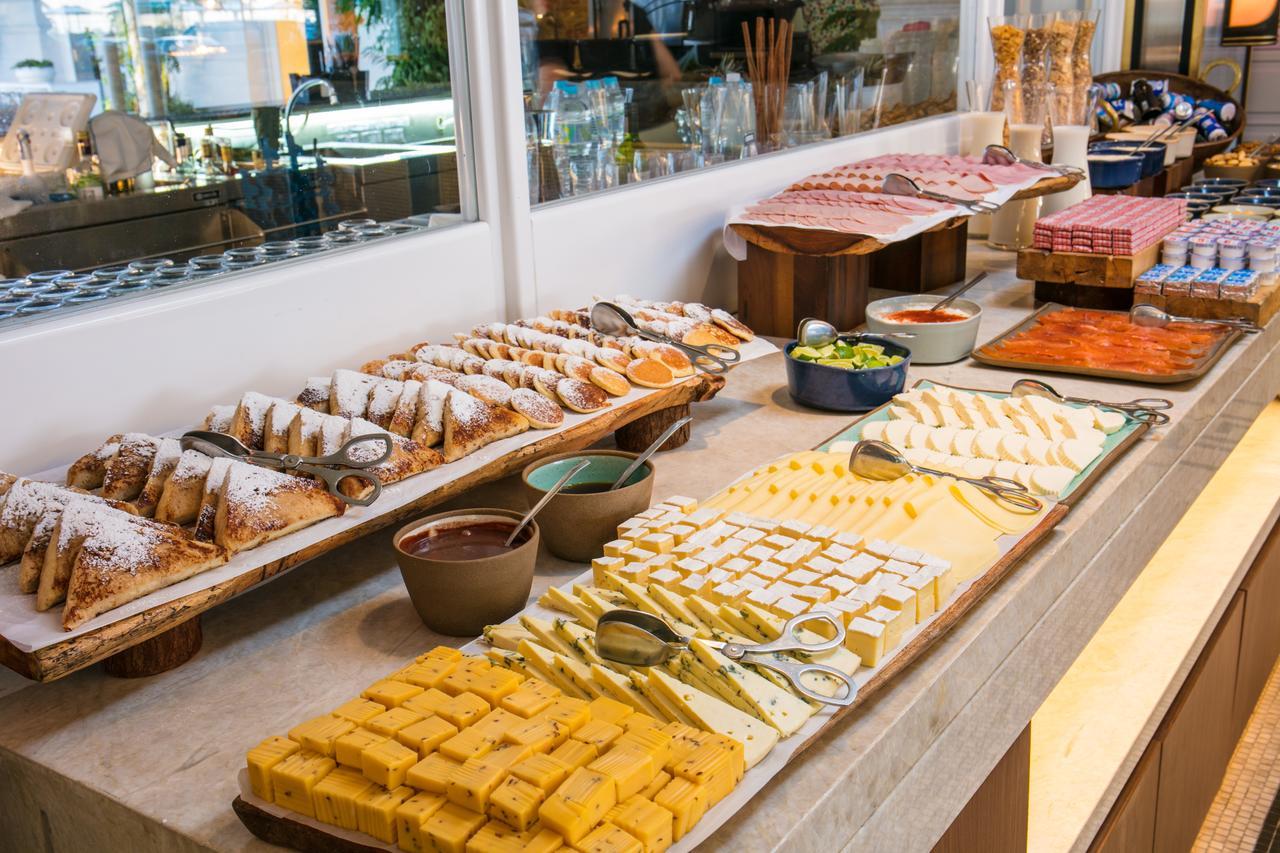 Copacabana Palace, A Belmond Hotel, Ріо-де-Жанейро Екстер'єр фото A buffet at a hotel